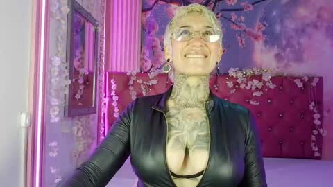 everlyn_sexx online show from 04/17/26, 01:58