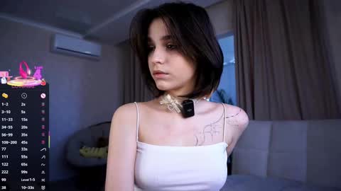 Snapshot of evervessi chatting on 09/19/25, 04:25 Anita online show from 09/19/25, 04:25