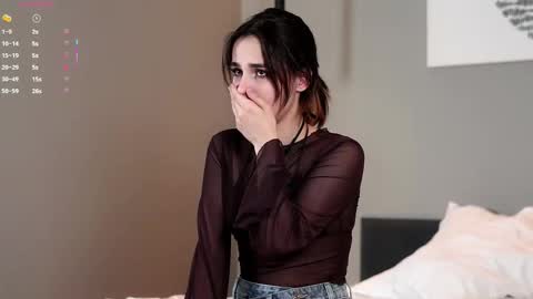 Snapshot of evervessi chatting on 10/27/25, 03:54 Anita online show from 10/27/25, 03:54