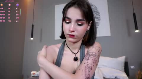 Snapshot of evervessi chatting on 11/16/25, 04:40 Anita online show from 11/16/25, 04:40