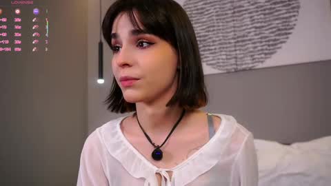 Snapshot of evervessi chatting on 11/19/25, 04:23 Anita online show from 11/19/25, 04:23