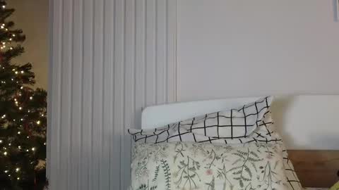 evi_woow online show from 12/21/24, 07:16