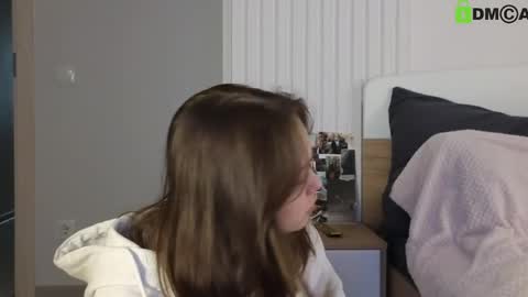 evi_woow online show from 02/10/25, 09:36