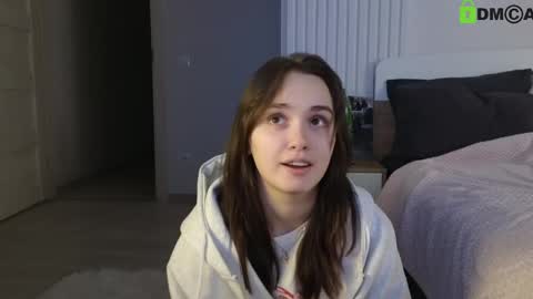 evi_woow online show from 02/12/25, 09:43