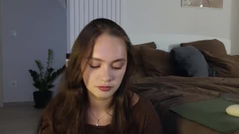 evi_woow online show from 09/10/25, 09:04