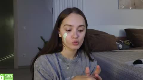 evi_woow online show from 10/10/25, 08:41