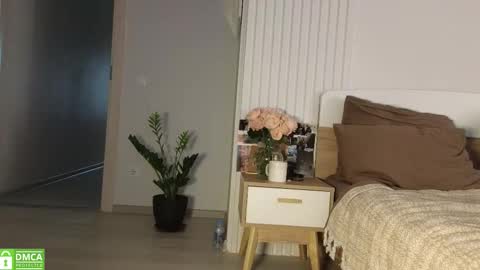 evi_woow online show from 10/25/25, 09:20