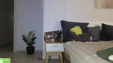 evi_woow online show from 11/08/25, 08:51