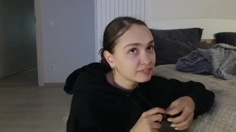 evi_woow online show from 04/14/26, 10:16