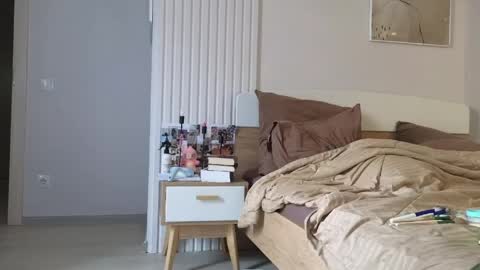 evi_woow online show from 04/25/26, 05:43