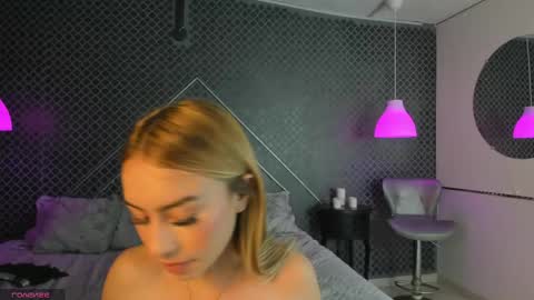 Snapshot of evie_demn chatting on 04/18/26, 08:53 Evie Denm online show from 04/18/26, 08:53