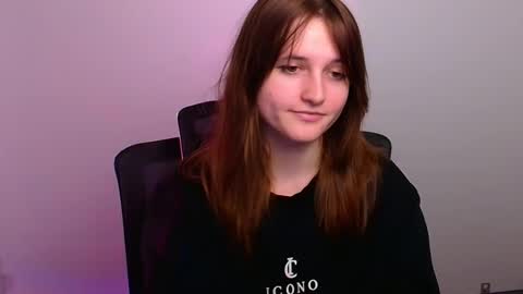 Snapshot of evie_leee chatting on 11/06/25, 01:56 Evie online show from 11/06/25, 01:56