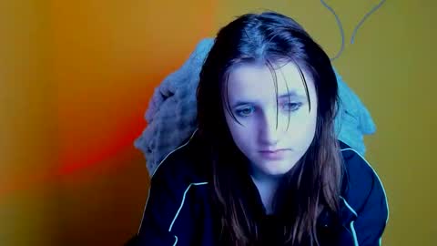 Evie online show from 11/11/25, 12:16