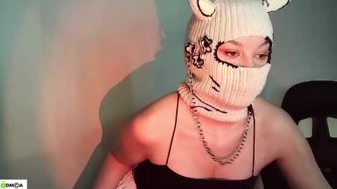 Renesme White Im here from Monday to Friday online show from 04/20/26, 05:10