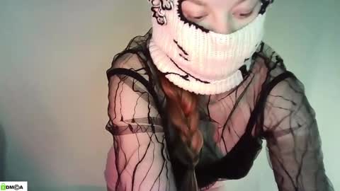 Snapshot of evie_muna chatting on 05/12/26, 01:36 Renesme White Im here from Monday to Friday online show from 05/12/26, 01:36