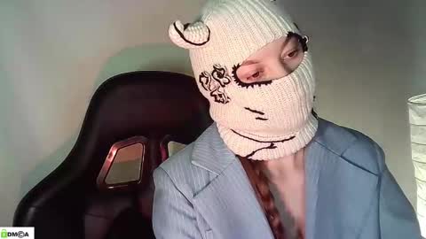 Snapshot of evie_muna chatting on 05/14/26, 01:56 Renesme White Im here from Monday to Friday online show from 05/14/26, 01:56