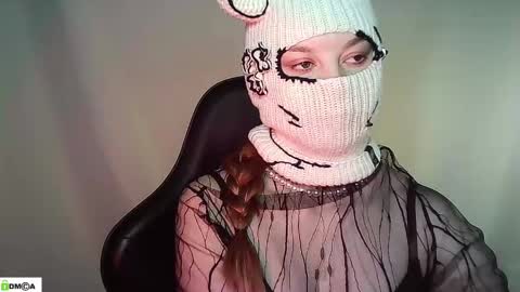 Snapshot of evie_muna chatting on 05/18/26, 02:07 Renesme White Im here from Monday to Friday online show from 05/18/26, 02:07