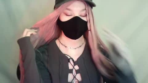 Snapshot of evie_muna chatting on 05/21/26, 03:02 Renesme White Im here from Monday to Friday online show from 05/21/26, 03:02