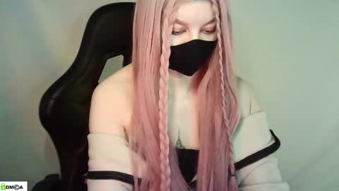 Snapshot of evie_muna chatting on 05/26/26, 02:40 Renesme White Im here from Monday to Friday online show from 05/26/26, 02:40