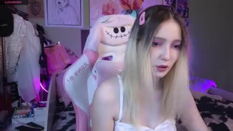 Evie online show from 02/02/25, 11:11