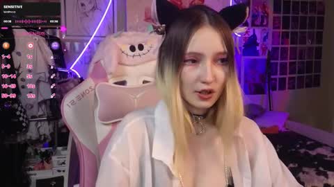 Evie online show from 03/12/25, 07:59