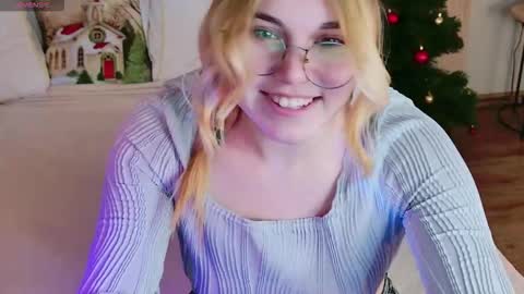 evie_val online show from 12/14/25, 05:29