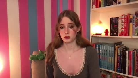 Evie3 online show from 10/19/25, 08:04