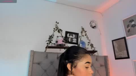 Ivi Alejandra  online show from 10/22/25, 10:42