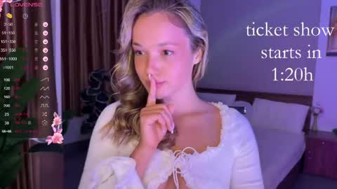 Snapshot of evielina chatting on 05/24/26, 12:15 evielina online show from 05/24/26, 12:15