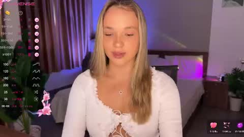 Snapshot of evielina chatting on 06/19/26, 11:52 evielina online show from 06/19/26, 11:52