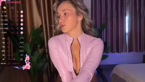 Snapshot of evielina chatting on 06/22/26, 11:57 evielina online show from 06/22/26, 11:57