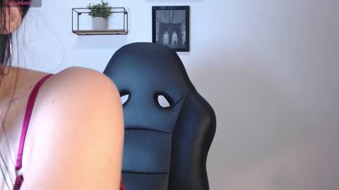 Sofia and David online show from 12/23/25, 03:04