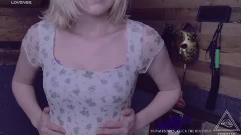 Snapshot of evilvillainess chatting on 04/28/26, 12:10 Vesper - online show from 04/28/26, 12:10