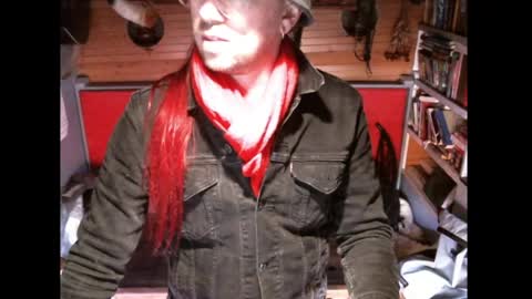 Snapshot of evpierce chatting on 04/16/26, 06:47 EvPierce online show from 04/16/26, 06:47