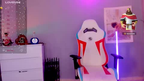 Snapshot of evva_foxxy chatting on 09/15/25, 03:01 evva_foxxy online show from 09/15/25, 03:01