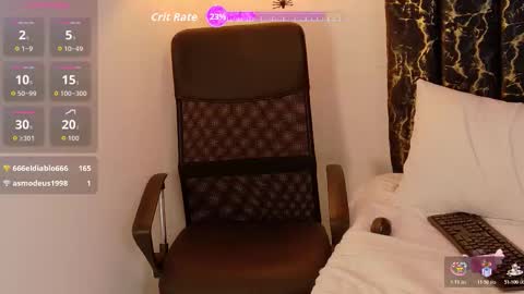 Snapshot of evvaa_moon chatting on 10/17/25, 02:41 evvaa_moon online show from 10/17/25, 02:41