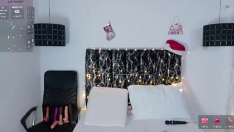 evvaa_moon online show from 12/20/25, 12:12