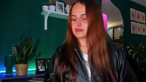 Snapshot of evy_orange1 chatting on 04/26/26, 02:20 EVY online show from 04/26/26, 02:20