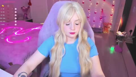 Snapshot of exhoneyangel chatting on 03/01/25, 10:24 Amy online show from 03/01/25, 10:24