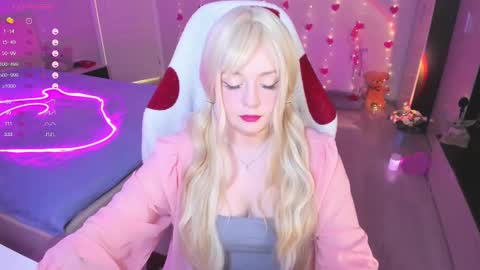 Snapshot of exhoneyangel chatting on 03/12/25, 09:12 Amy online show from 03/12/25, 09:12