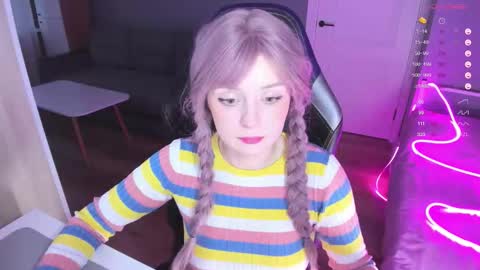 Snapshot of exhoneyangel chatting on 12/01/25, 12:43 Amy online show from 12/01/25, 12:43