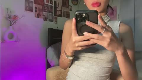 Snapshot of exoo_exoo_07 chatting on 09/28/25, 01:05 Angela online show from 09/28/25, 01:05