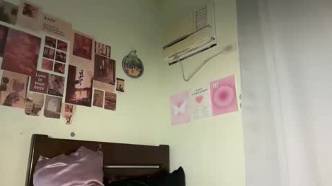 Snapshot of exoo_exoo_07 chatting on 10/01/25, 02:50 Angela online show from 10/01/25, 02:50