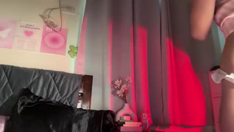 Snapshot of exoo_exoo_07 chatting on 12/05/25, 03:59 Angela online show from 12/05/25, 03:59