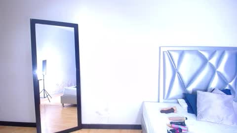 Snapshot of exotic_karmella chatting on 12/20/25, 09:00 exotic_karmella online show from 12/20/25, 09:00