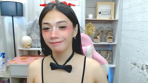 Snapshot of exotictssavie chatting on 11/13/25, 04:33 exotictssavie online show from 11/13/25, 04:33