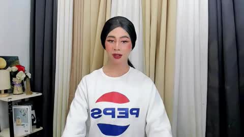 Snapshot of expensive_elise chatting on 02/12/26, 05:30 expensive_elise online show from 02/12/26, 05:30