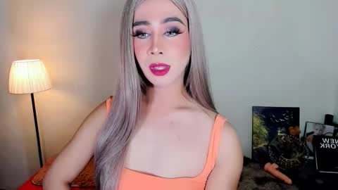 Snapshot of expensive_elise chatting on 02/20/26, 05:35 expensive_elise online show from 02/20/26, 05:35