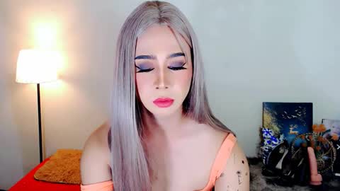 Snapshot of expensive_elise chatting on 02/26/26, 05:45 expensive_elise online show from 02/26/26, 05:45