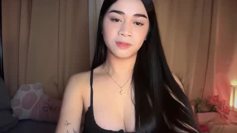 Snapshot of expensivets_chloe chatting on 12/15/25, 02:32 chloee online show from 12/15/25, 02:32